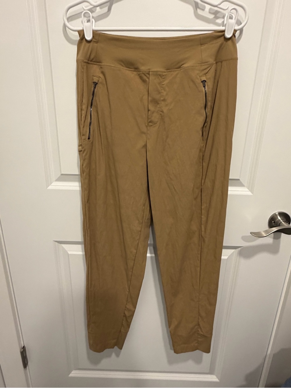 Athleta Trekkie Pants Size 6 Camel Tan Zip Pockets Discontinued Style